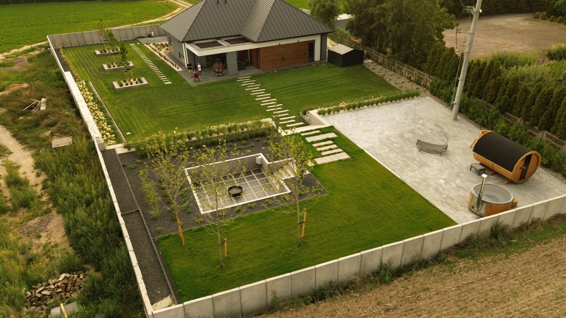 Ogród ze strefą relaksu – realizacja Gardenbaum